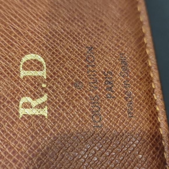 LOUIS VUITTON Monogram Wallet - Picture 8 of 11